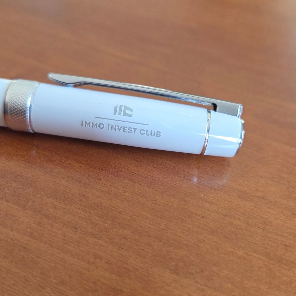 Instagram post from better.call.raoul. This post is in position 2.